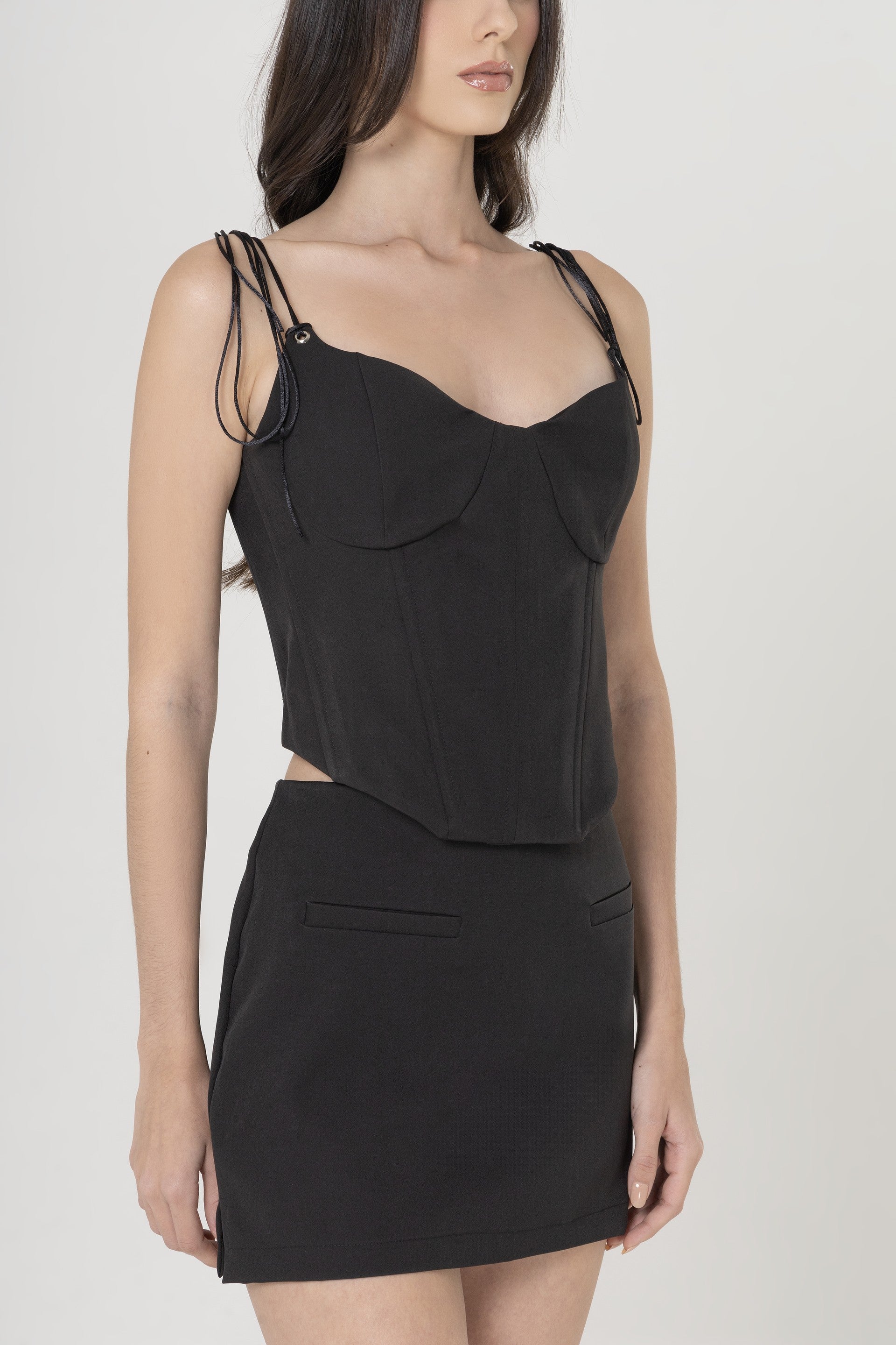 Saia Lily black