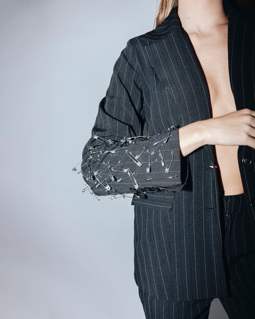 Blazer Chiara alfinetes de risca de giz — Another Label (foto 2)