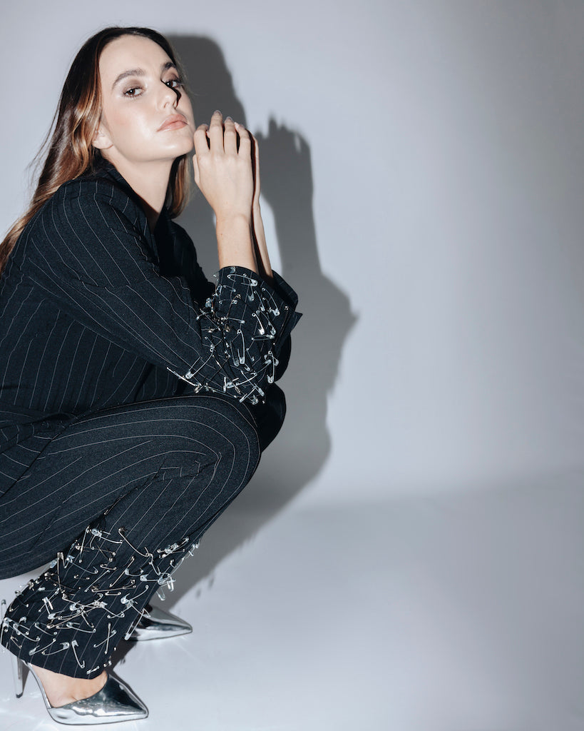 Blazer Chiara alfinetes de risca de giz — Another Label (foto 4)